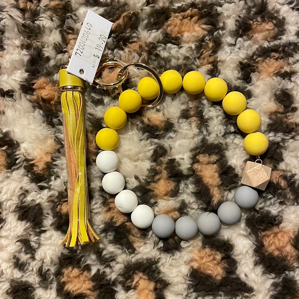 Yellow/gray/white beaded key ring
